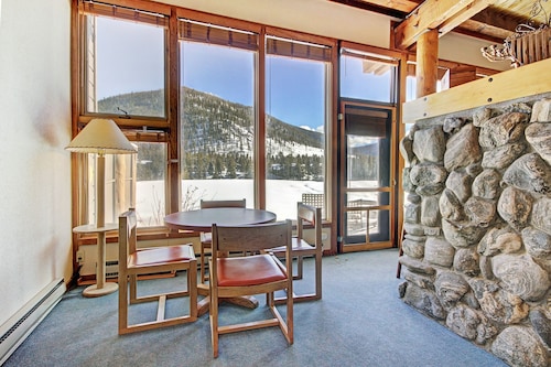 Oversized Mtn Condo on Snake River, Shuttle to Slopes, Pool & Hot Tub Access