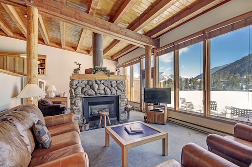 Oversized Mtn Condo on Snake River, Shuttle to Slopes, Pool & Hot Tub Access