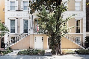 Exterior - The Wedding Cake Main & Garden Suites (Savannah)