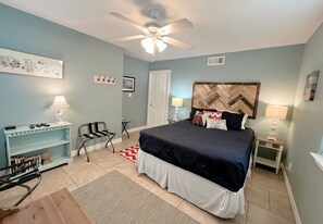 2 bedrooms, iron/ironing board, WiFi - Abby Sands Castle - 2ND ROW - Great views, easy access to quiet beach, WIFI! (Caplen)