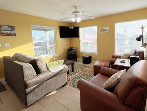 TV, DVD player, books - Abby Sands Castle - 2ND ROW - Great views, easy access to quiet beach, WIFI! (Caplen)