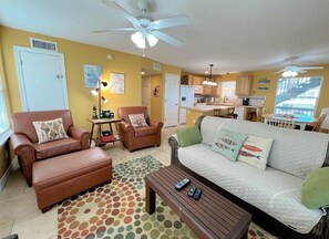 TV, DVD player, books - Abby Sands Castle - 2ND ROW - Great views, easy access to quiet beach, WIFI! (Caplen)