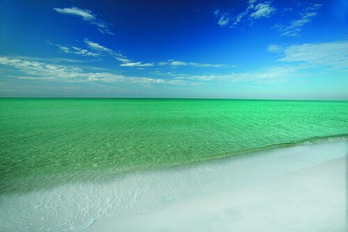 Beachfront Views + Amazing Amenities – Islander 512