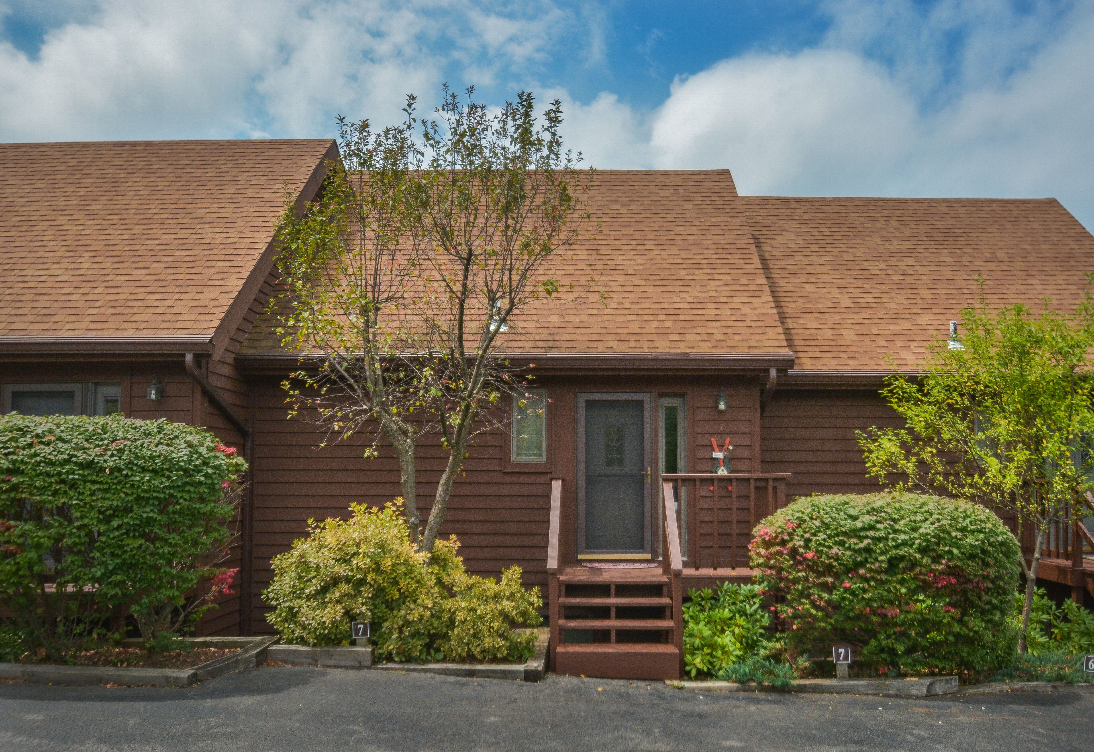 Sunplace 07 | Pet Friendly, Community Pool, Lake!