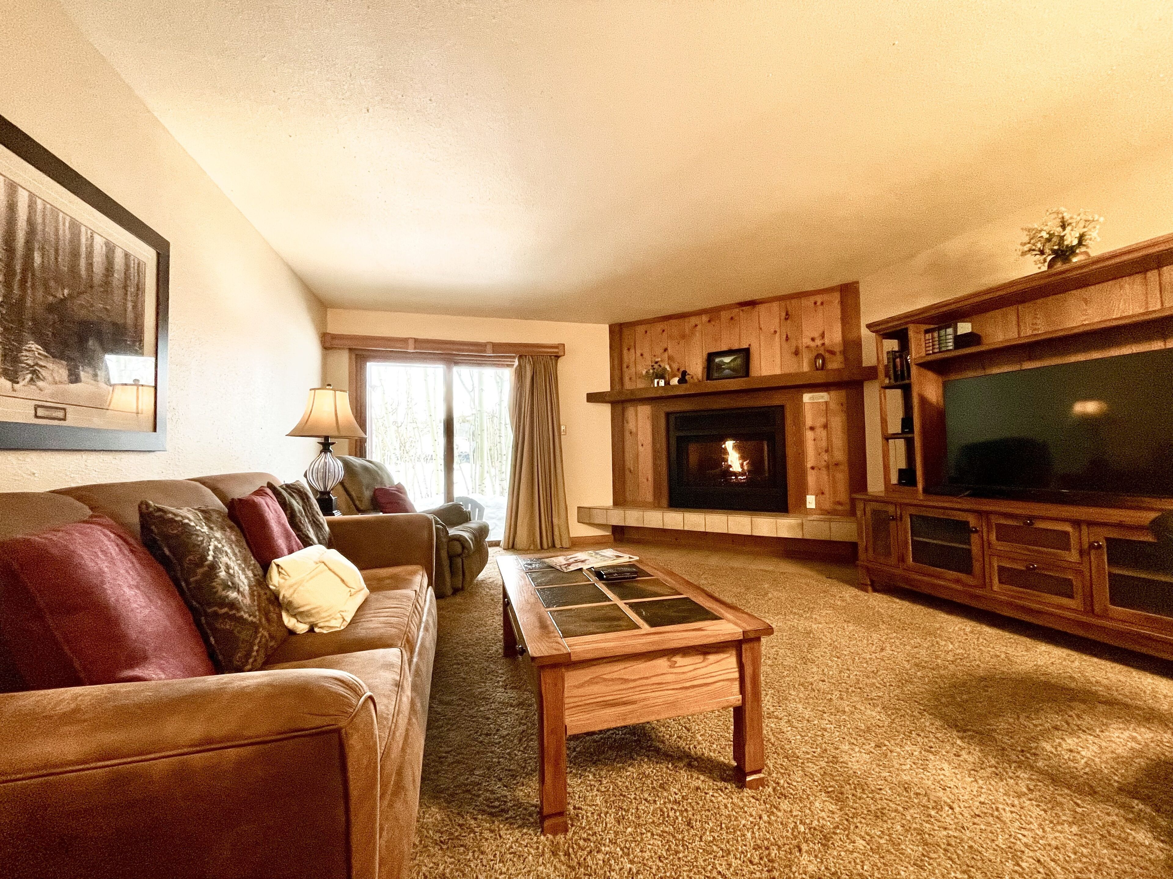 Nice home, great location! 2 Bdrm, Loft, 3 Bath sleeps 8. Hot Tub/Garage.