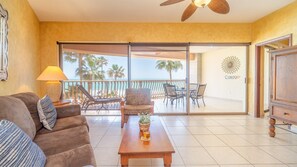 Smart TV, reproductor de DVD, libros y estéreo 