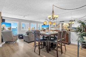 Dining - 720 -Breathtaking Sunset Views with FREE beach service (Destin)
