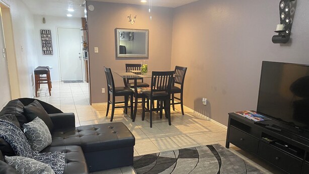 Living area - Private Duplex #1 - Houston Hobby/ClearLake/Galveston/Pasadena/Downtown (Houston)