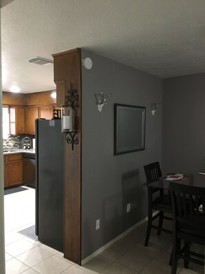 Dining - Private Duplex #1 - Houston Hobby/ClearLake/Galveston/Pasadena/Downtown (Houston)