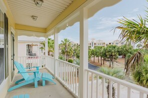 Property grounds - Alabama Sunrise- 3BR/3BA crescent beach home (Gulf Shores)