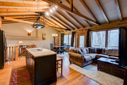 Appalachian Retreat: Walk to App Ski Mtn, Pet Friendly, Wooded Setting