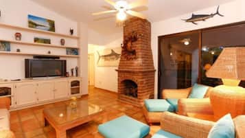 Family Townhome, 4 Bedrooms | Living area | Flat-screen TV
