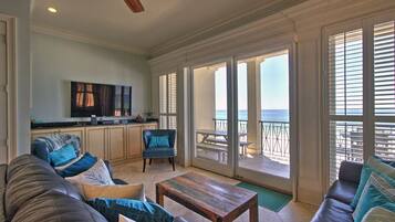 智能电视、DVD 播放器、书、立体声音响