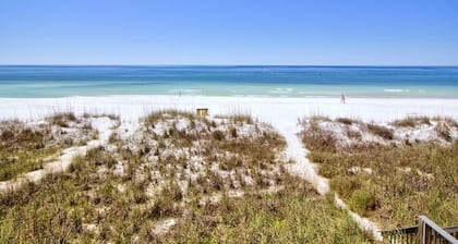 Exceptional Beach Home! 2 Free Beach SRVS! Walk right down!