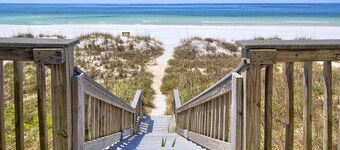 Exceptional Beach Home! 2 Free Beach SRVS! Walk right down!