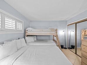 2 bedrooms, iron/ironing board, free WiFi, bed sheets