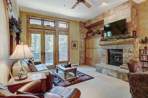 暖炉、DVD プレーヤー