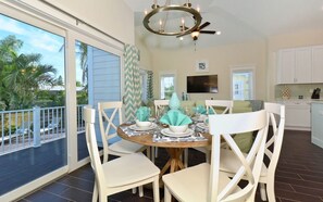 Dining - Seahorse Beach House managed by Beach Retreats FL Anna Maria Island (Holmes Beach)