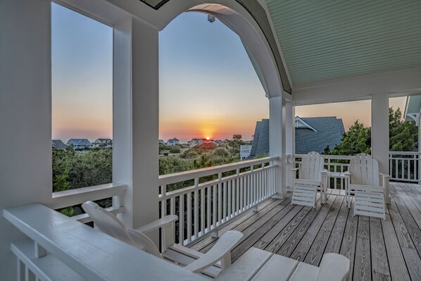 Terrace/patio - Captain Tank's is a Grand 4BR/4.5BA Dunes Ridge Getaway with Ocean Views! (Bald Head Island)