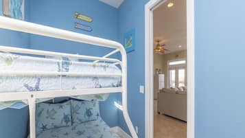 5 slaapkamers, een strijkplank/strijkijzer, wifi, beddengoed