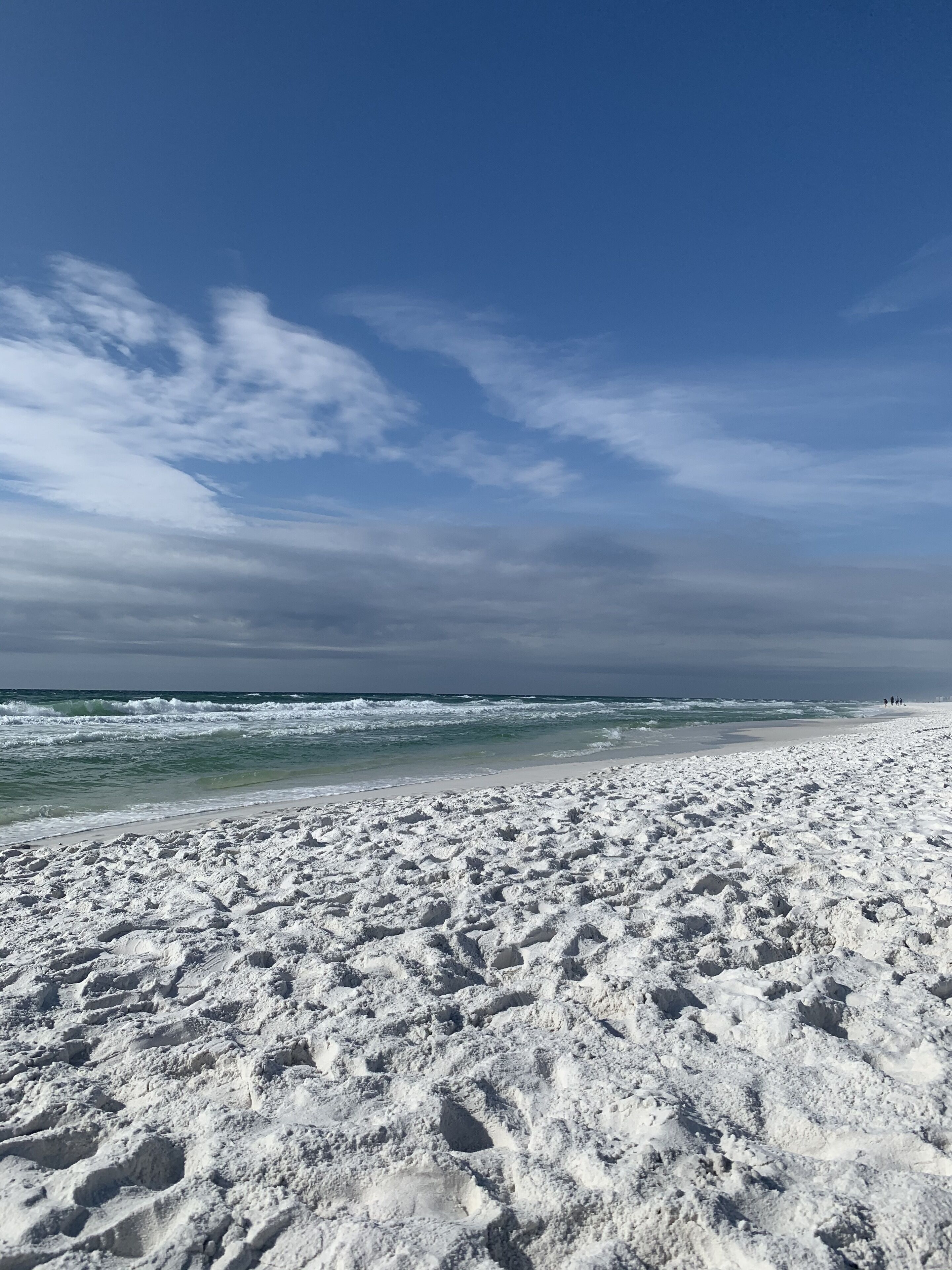 Beach nearby, sun loungers