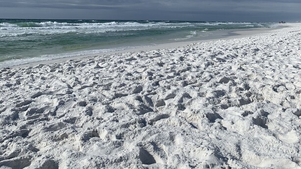 A beach with white sand and waves. - Relaxing beach retreat steps away to beach, pools, hot tub tennis/pickleball! (Destin)