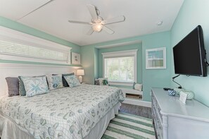 3 bedrooms, iron/ironing board, internet, bed sheets