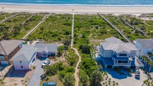 A coastal residential area with houses, a beach, and a boardwalk. - Modern Beach Retreat ~ Close to the Beach! (Saint Augustine)