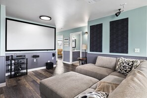 Smart TV, chimenea, videojuegos y Netflix