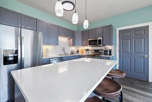 Fridge, microwave, dishwasher, coffee/tea maker