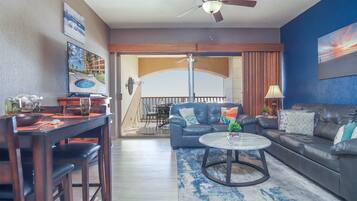 Smart TV, DVD player, books, stereo