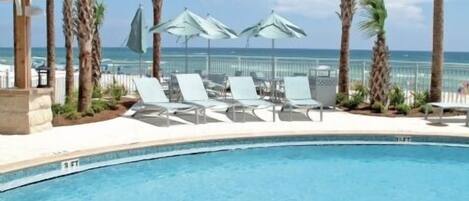 Alberca techada y alberca climatizada