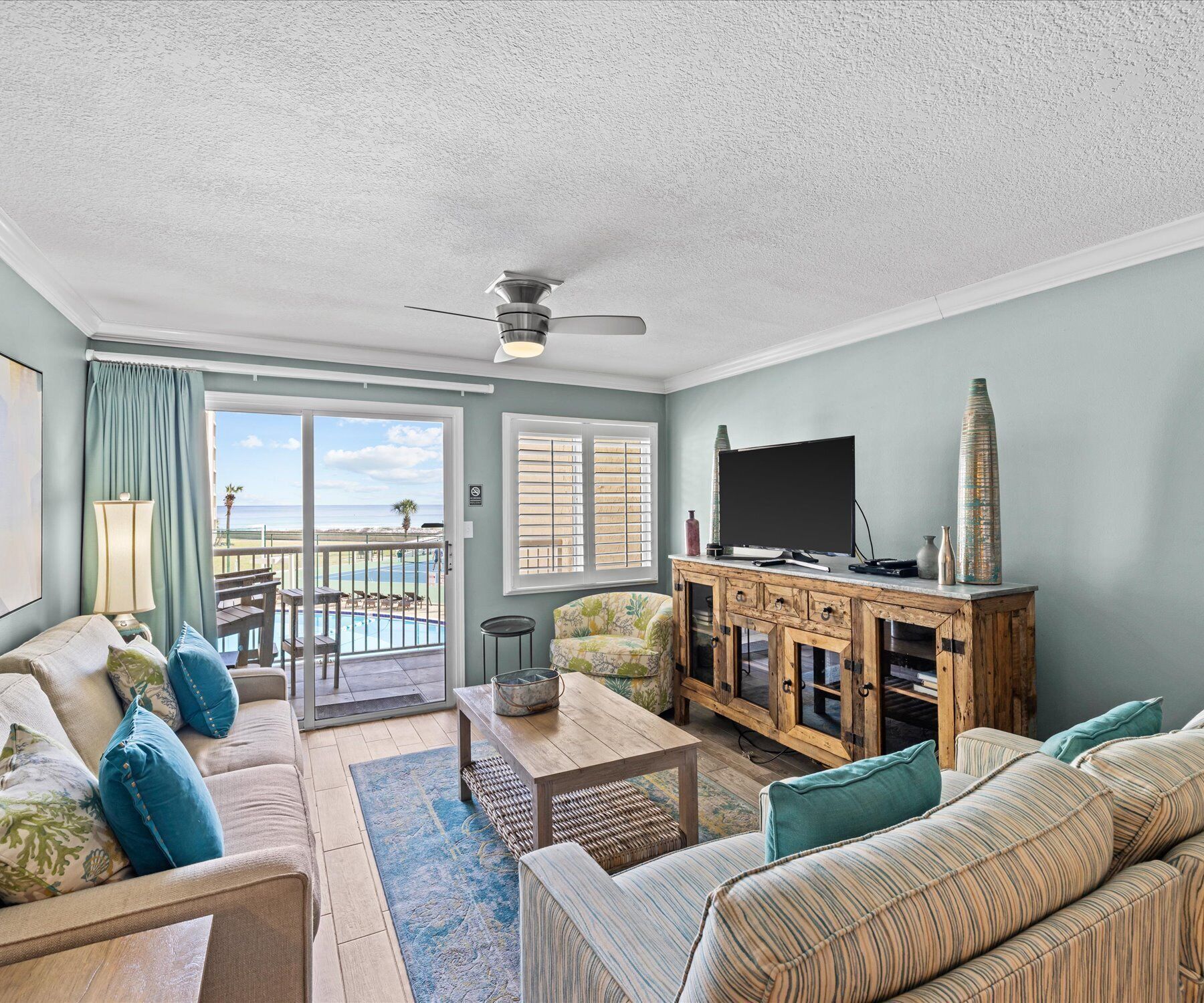 Don't worry, Beach Happy! Updated Beachfront Condo w/ WD & FREE Bch Svc (210)