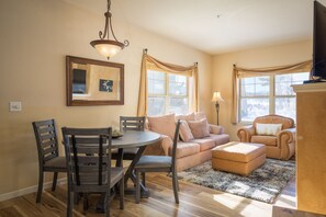 Smart TV, fireplace, books, stereo