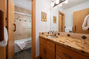 Combined shower/bathtub, hair dryer, towels - JHRL - Well appointed second floor condo in Teton Village - Rendezvous A4 (Teton Village)