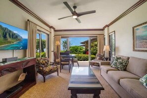 Smart TV, offices - A102 Oceanfront Luxury - Sleeps 6, AC, Pool, Hot Tub, Water Slide & Lazy River! (Kapaa)