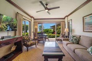 Smart TV, offices - A102 Oceanfront Luxury - Sleeps 6, AC, Pool, Hot Tub, Water Slide & Lazy River! (Kapaa)