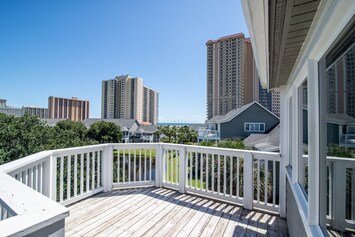 Upstairs (ocean view) Balcony