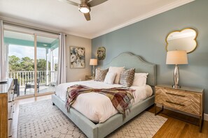 6 bedrooms, desk, iron/ironing board, travel cot