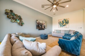 TV connectée, console de jeux vidéo, lecteur de DVD, jouets