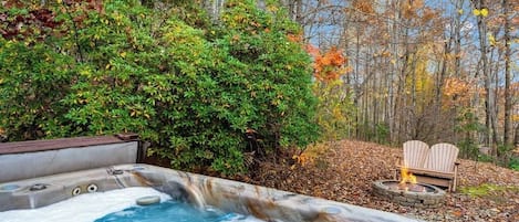 Bañera de hidromasaje al aire libre