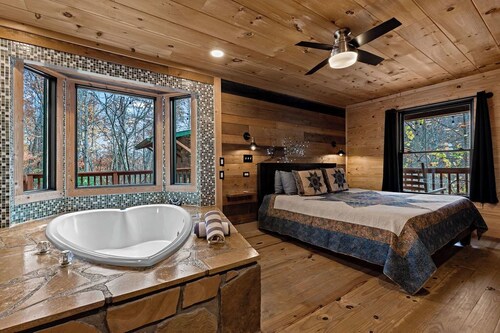 Free Dollywood tix!  Indoor Heated Swimming Pool & Waterfall all private!