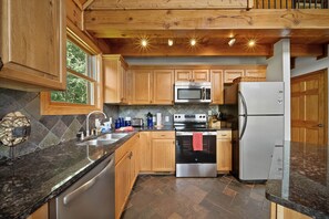 Frigorifero, microonde, forno, piano cottura