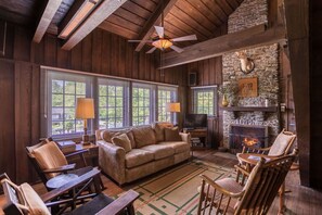 TV, fireplace, DVD player, books