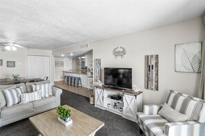 TV, DVD player, video library - 623- Stunning Gulf and Sunset Views! Free Bch Svc! (Destin)