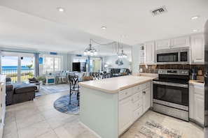 Fridge, microwave, oven, stovetop - 316- Family Friendly, Home away from Home with fantastic Gulf Views (Destin)
