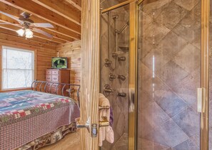 2 dormitorios, tabla de planchar con plancha, wifi gratis y ropa de cama