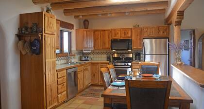 House of the Turquoise Gate 360 Degree Views with Enclosed Yard