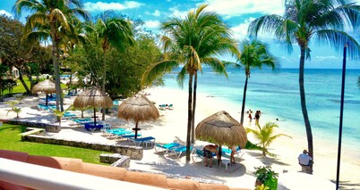 *** STUNNING OCEANFRONT  ***   GREAT LOCATION!!