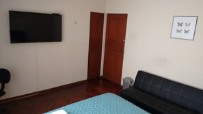 Twin Room, Shared Bathroom | Iron/ironing board, free WiFi, bed sheets - Guest House Miraflores (Lima)